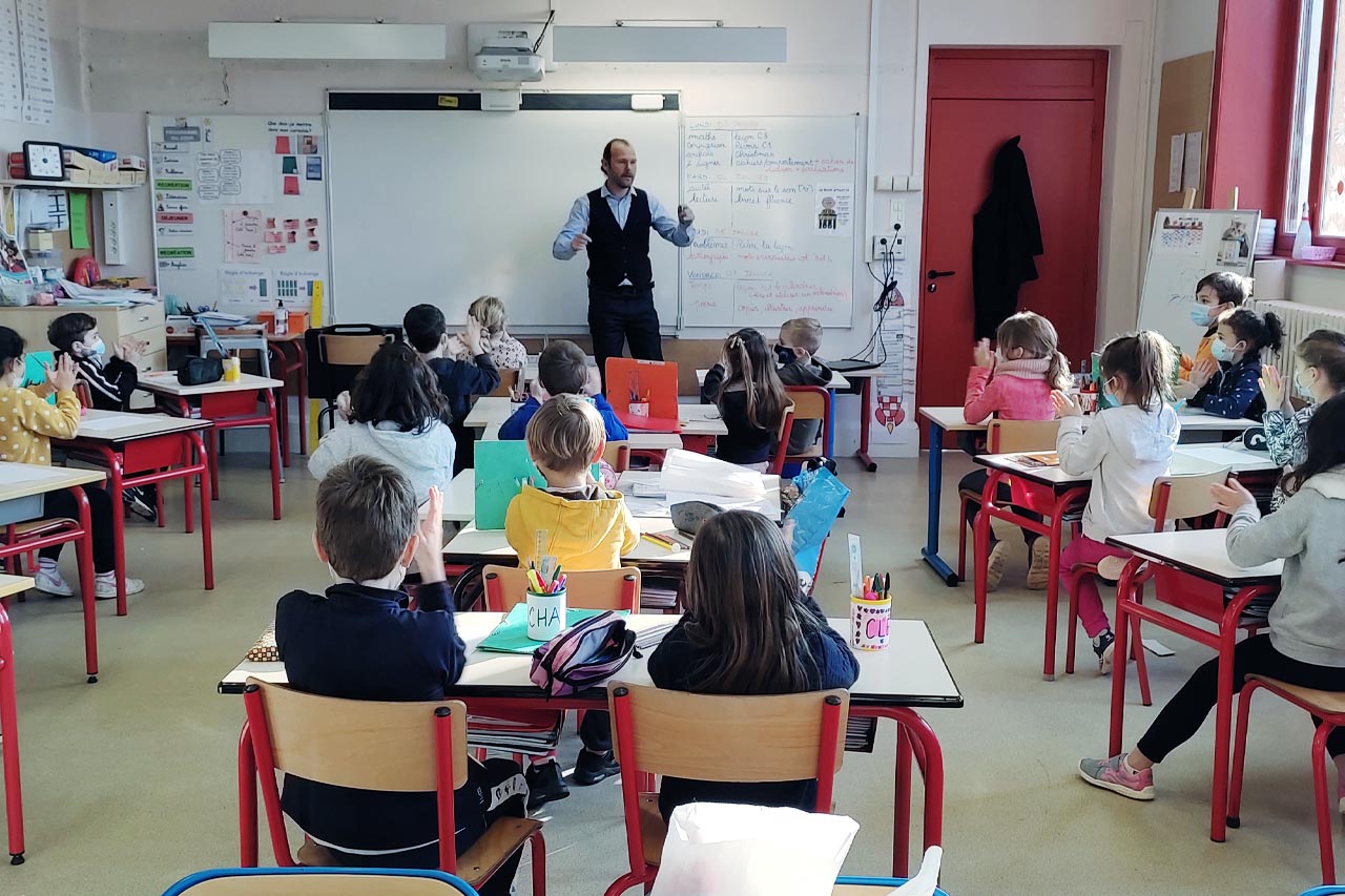 Animation de magie auprès d'une classe d'enfants