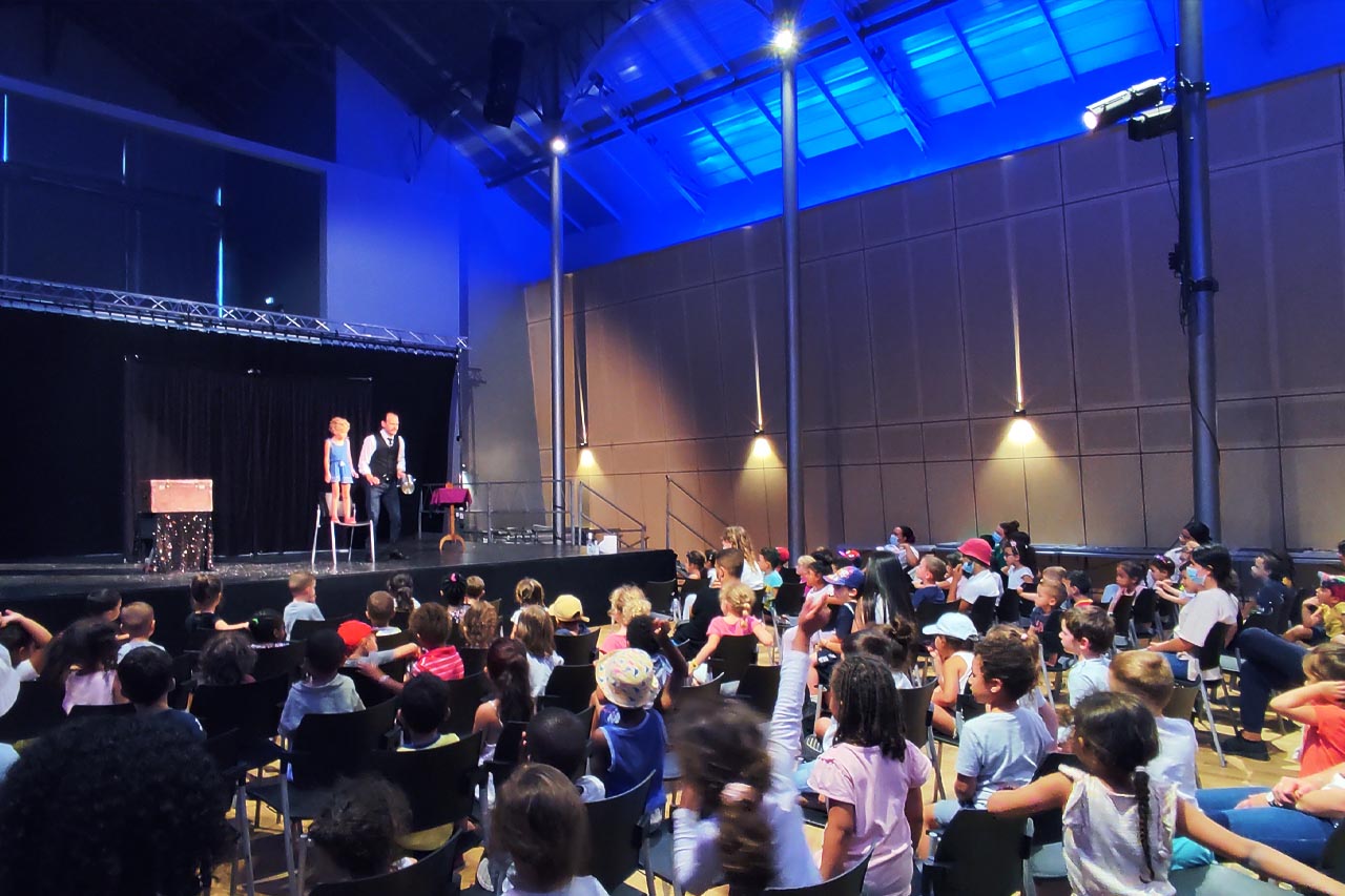 Spectacle de magie jeune public dans une école primaire