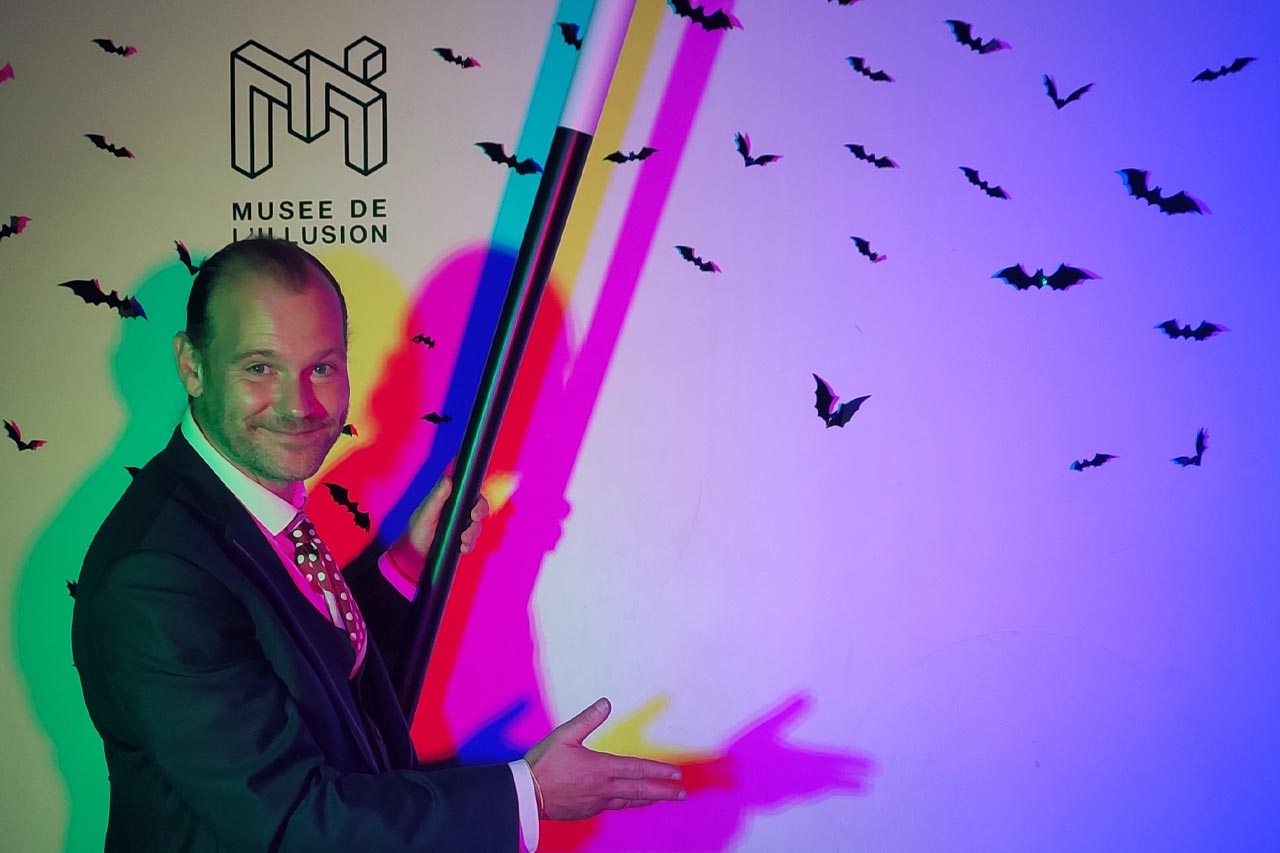 Performance de magie au Musée des Illusions de Lyon
